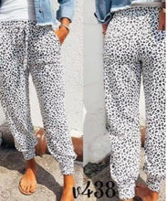 Load image into Gallery viewer, Leopard Jogging Pants
