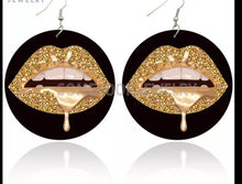 Load image into Gallery viewer, Lips Dripping Earrings
