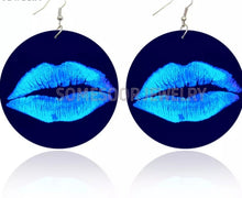 Load image into Gallery viewer, Lips Dripping Earrings
